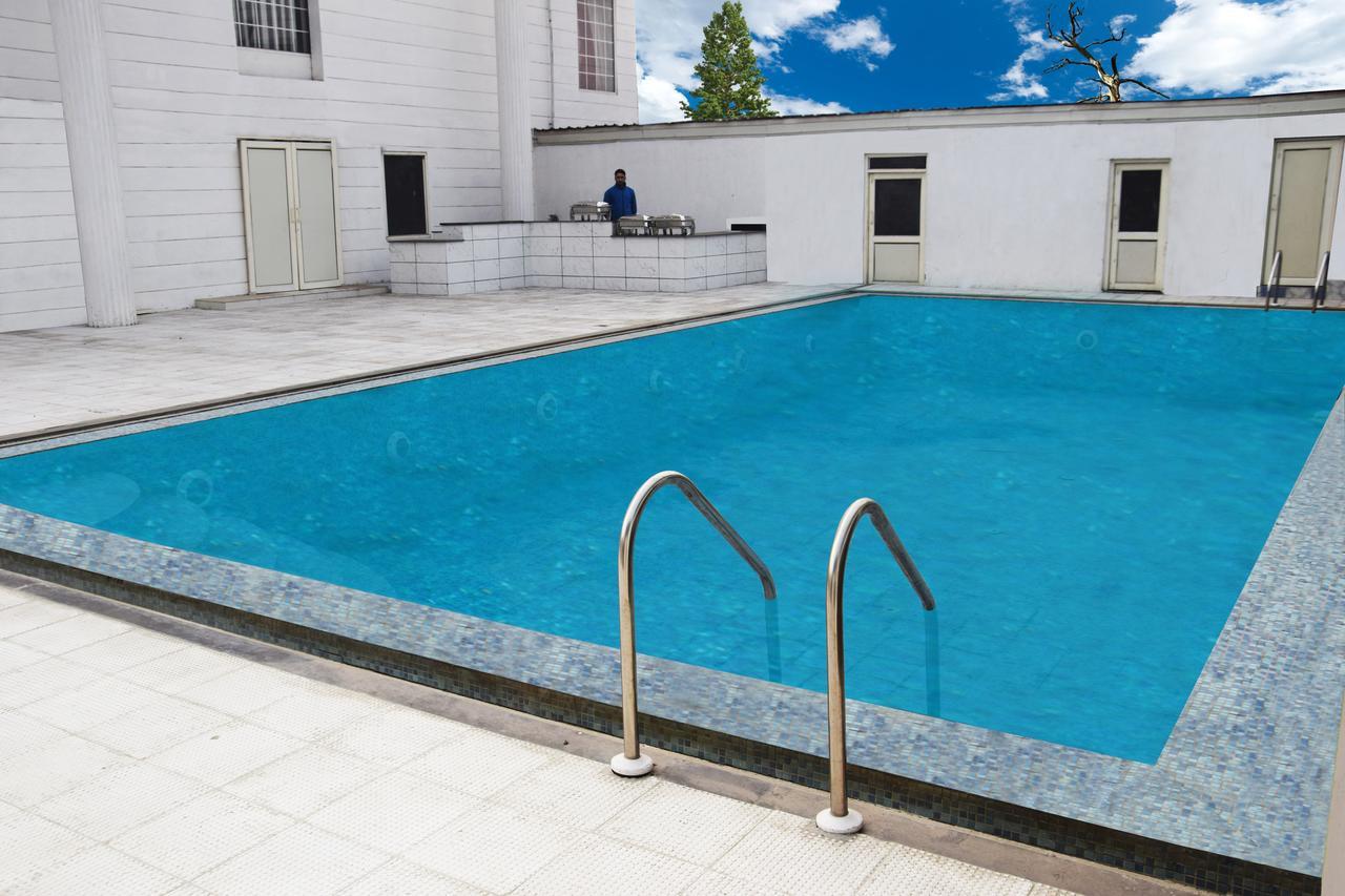 Hotel Rose Petal Srinagar Rum bild